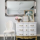 Commode style Louis XV, blanc et doré