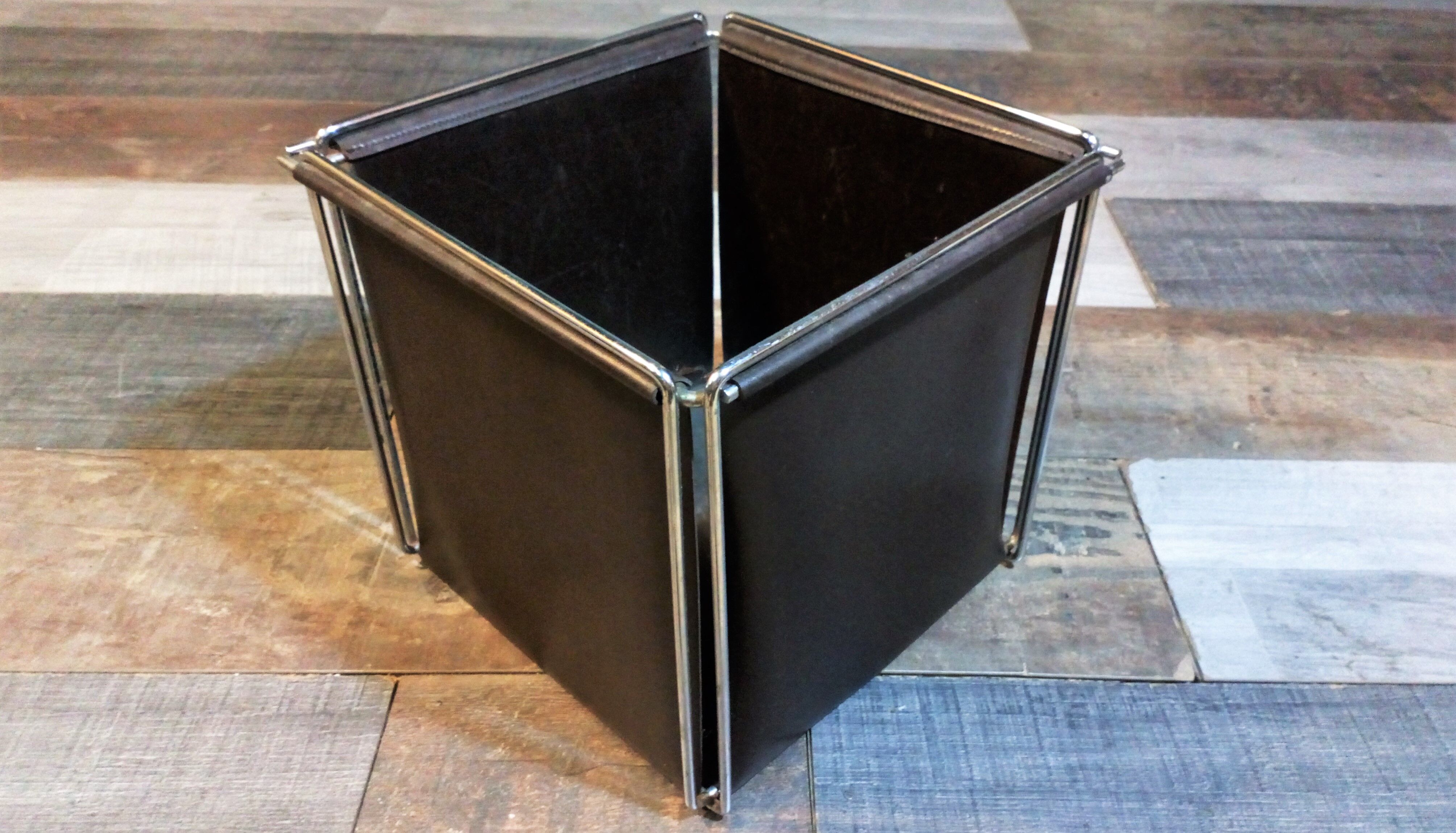 Rignault 1970s paper basket