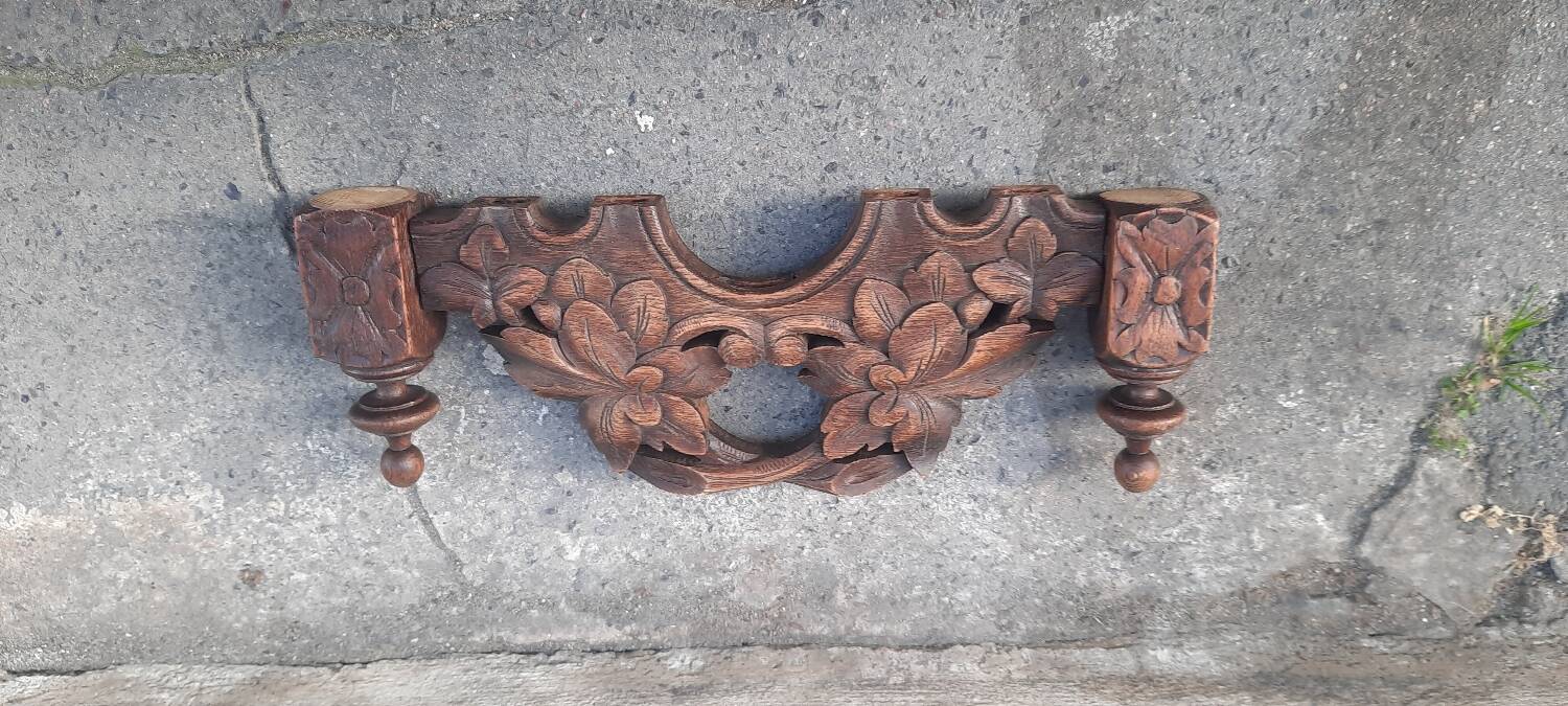Wooden pediment