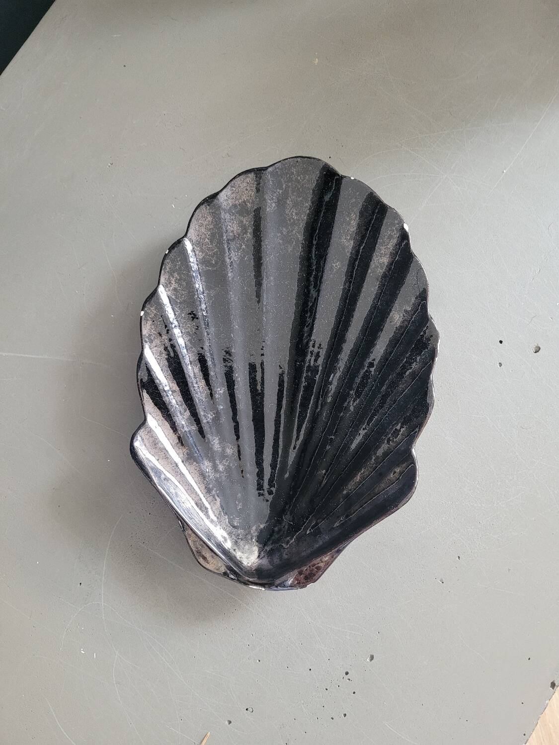 Ceramic scallop shell tray