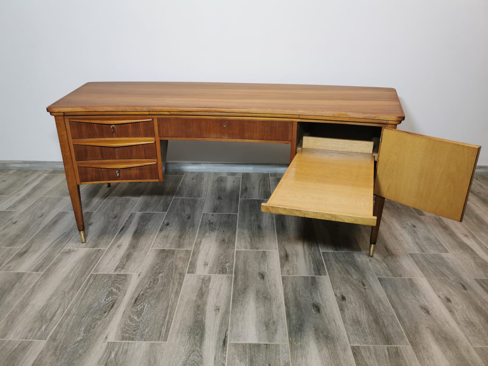 Bureau du milieu du siècle