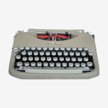 Swissa Piccola typewriter