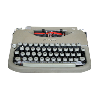 Swissa Piccola typewriter