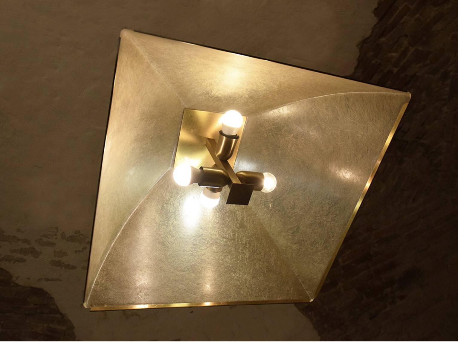 Large Lamperti chandelier made of fiberglass and brass from the 1970s.
