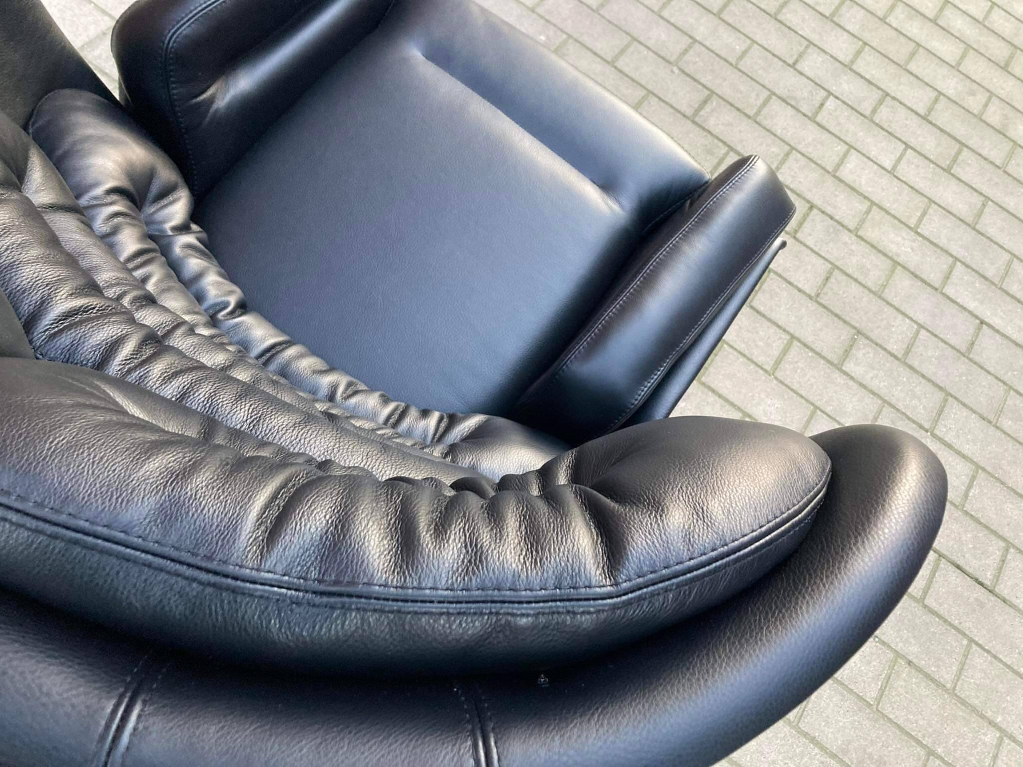2x Joe Colombo Elda LONGHI Chair Black leather, White fiberglass