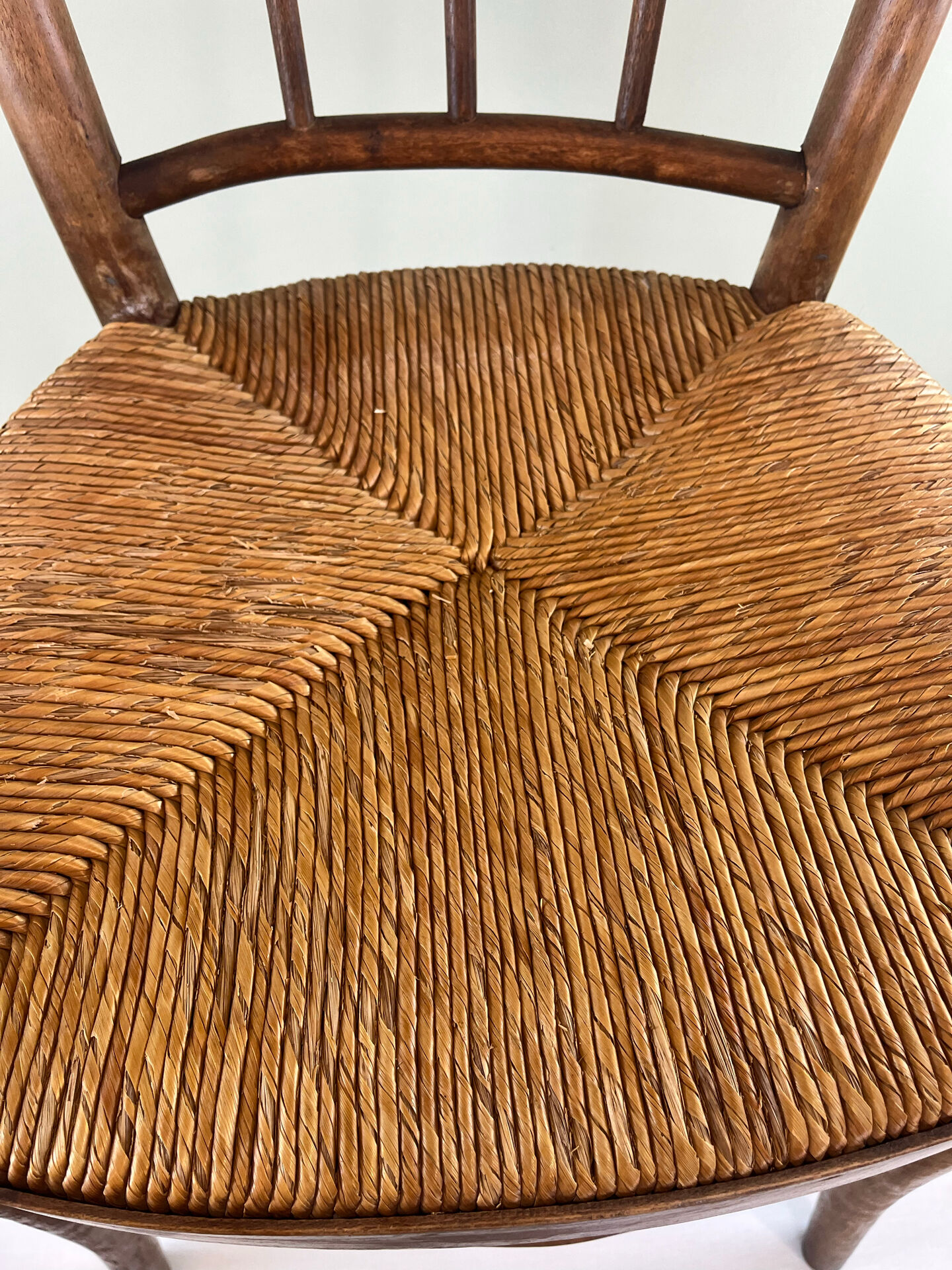 Chaise en bois et paille 