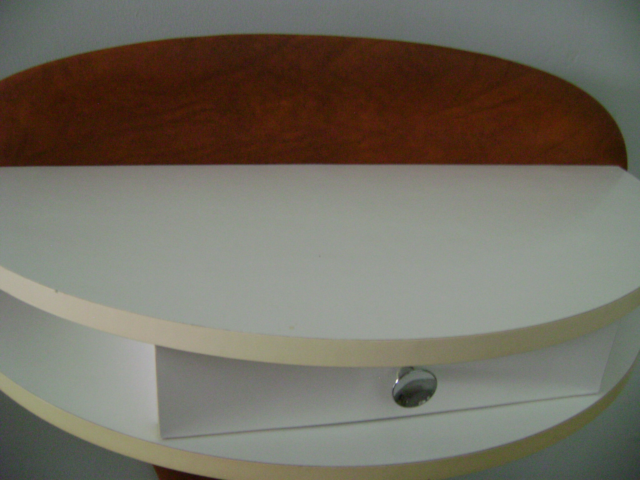 White lasked wood console and 1980s skai background