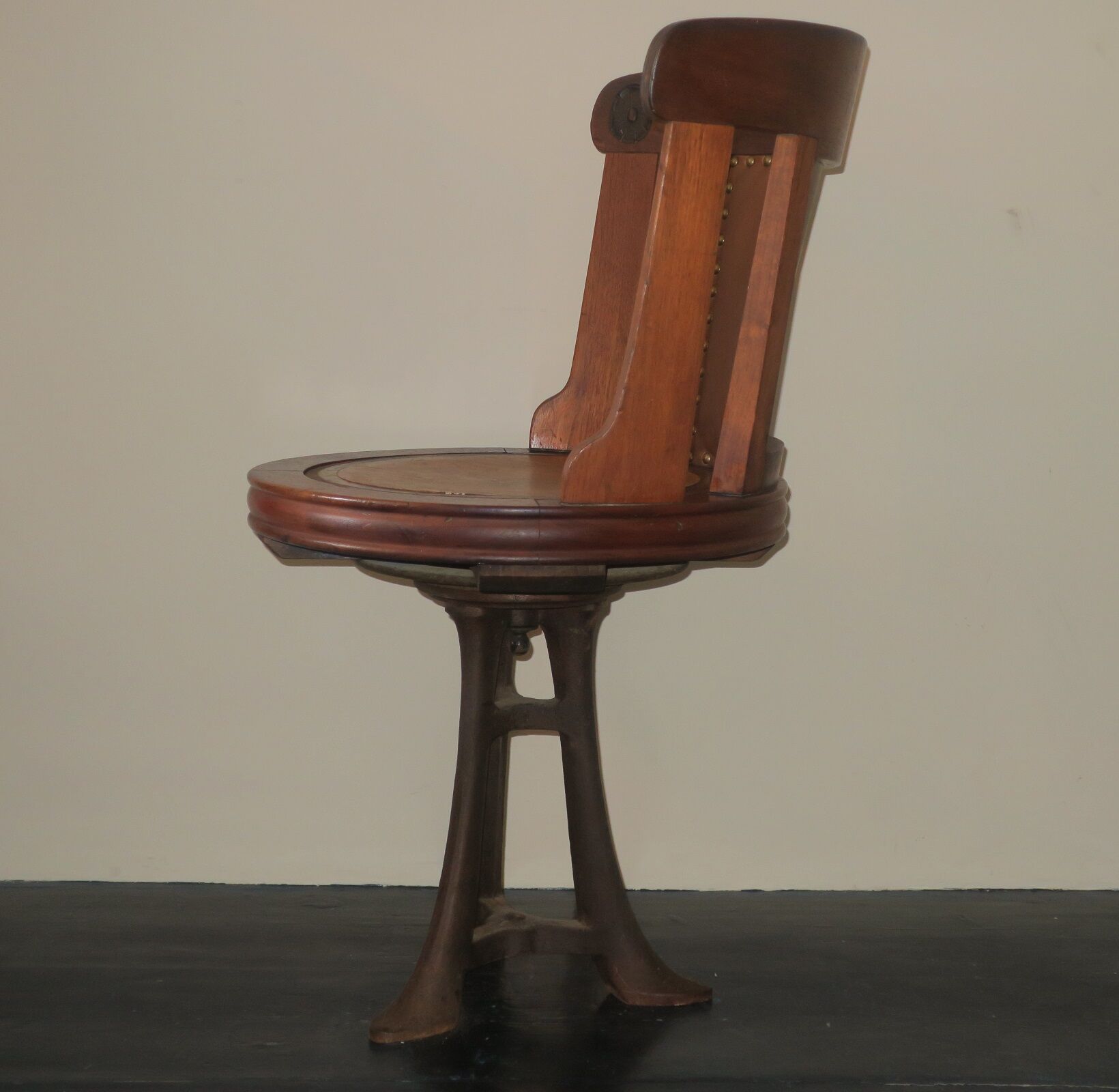 Chaise de bureau nautique tournante antique, teck