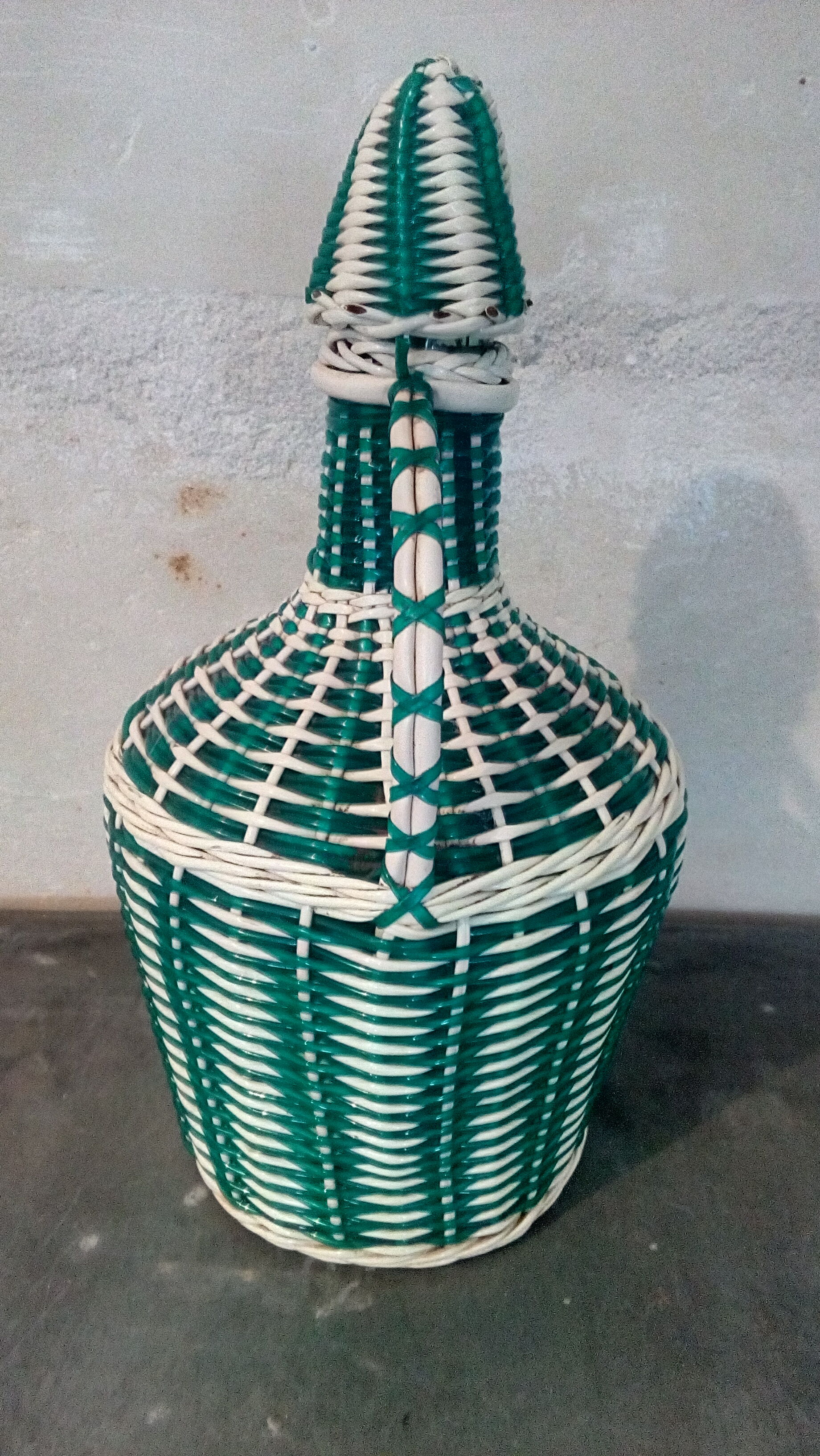 Green and white scoubidou demijohn