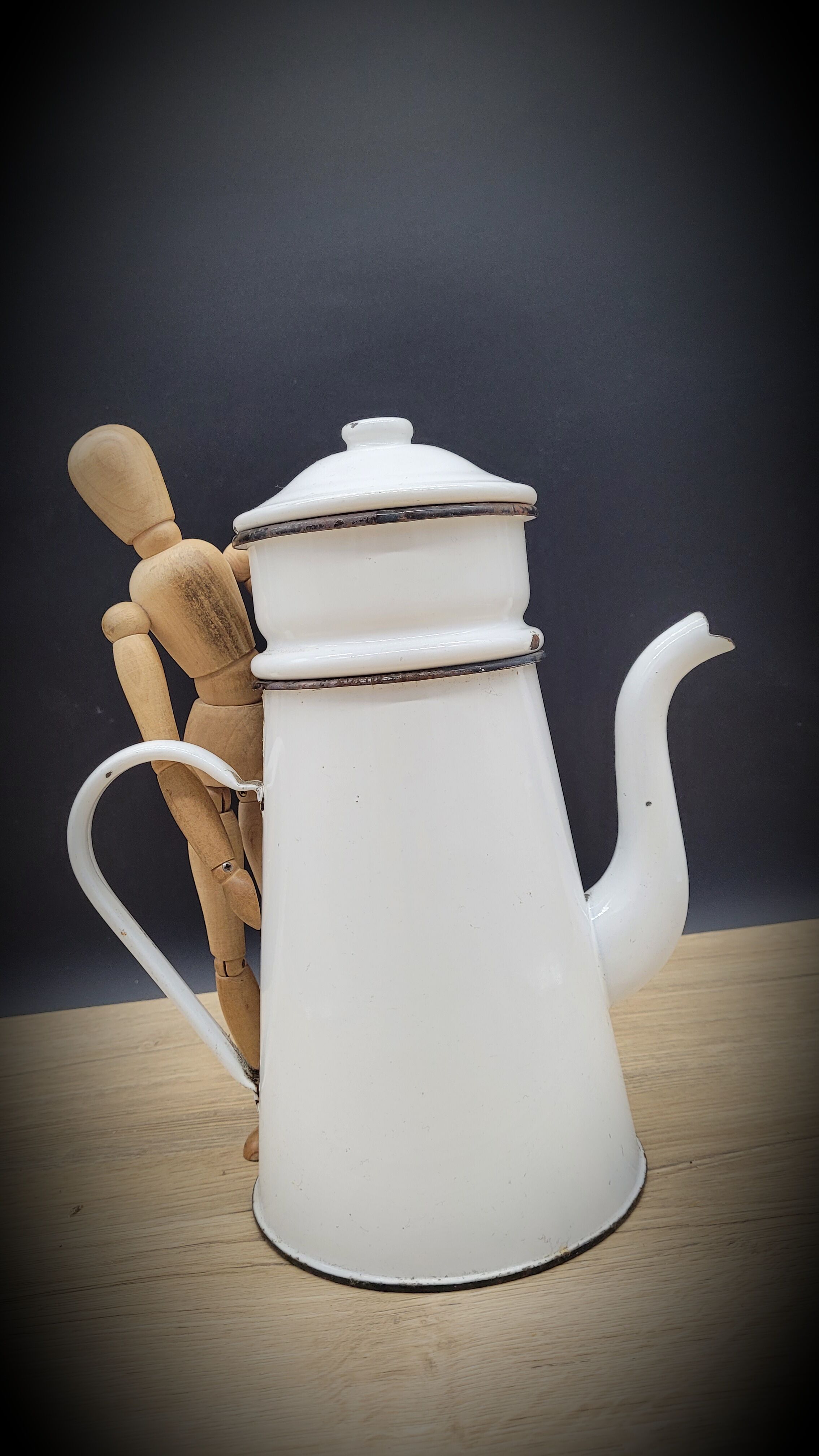 White enamelled teapot coffee maker