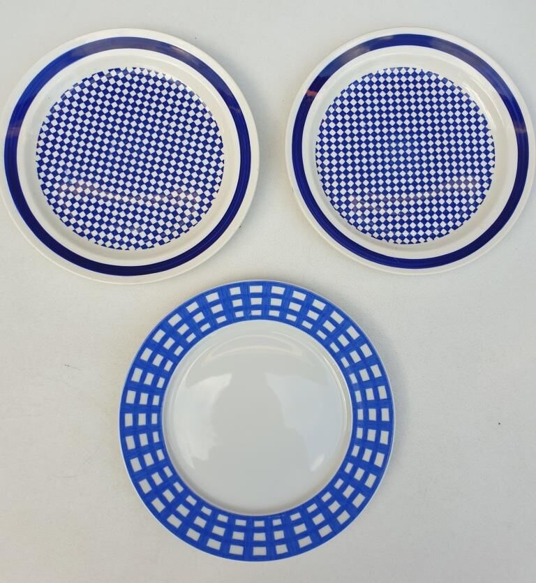 Set 3 variegated dessert plates Guy Degrenne and Gien cobalt blue