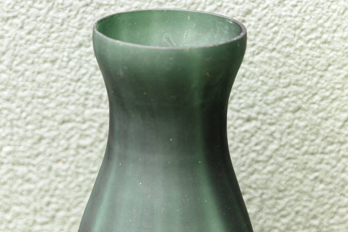 Blown glass vase, frosted satin.