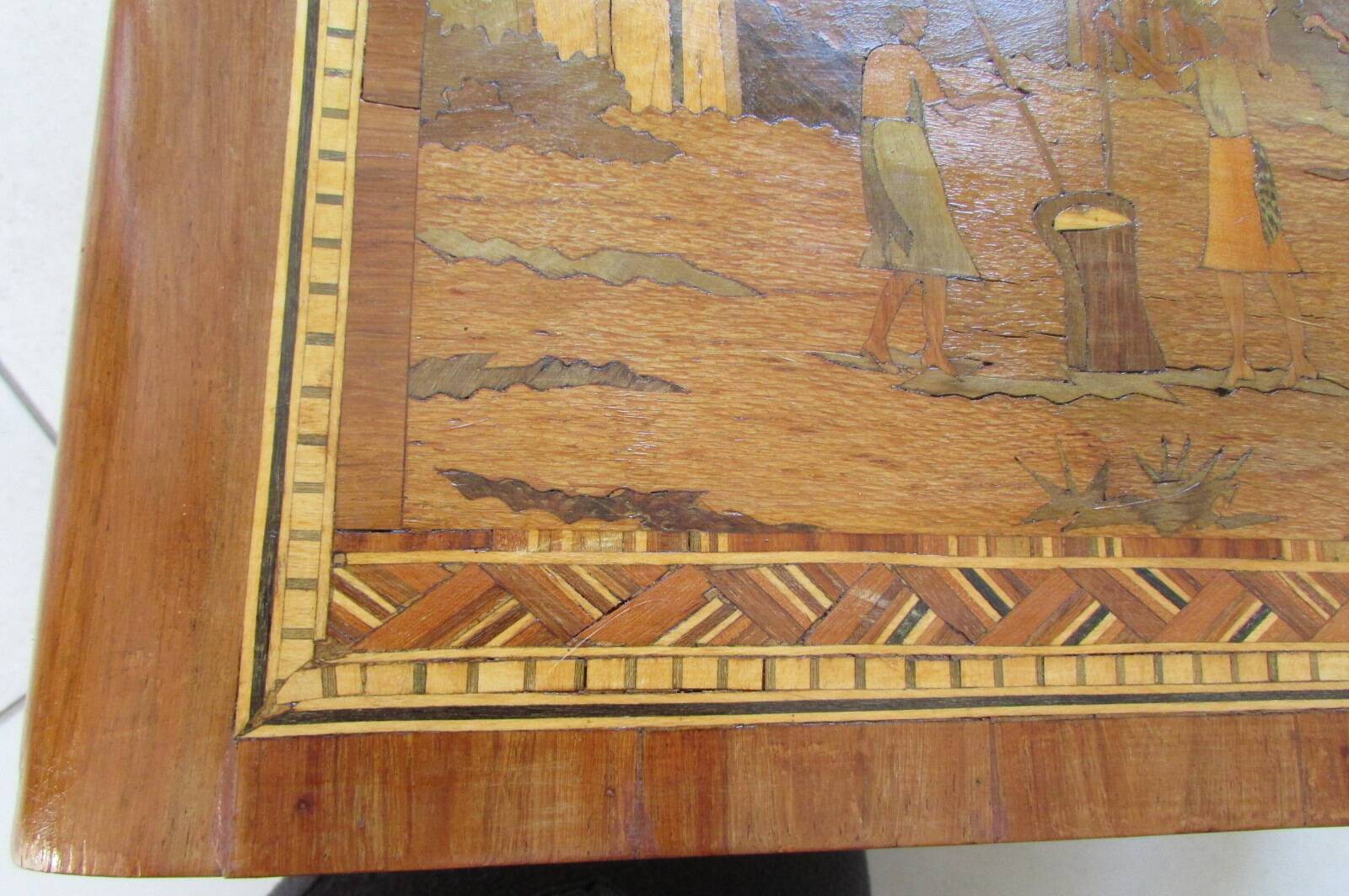 Paire de tables gigognes marquetées, Art déco
