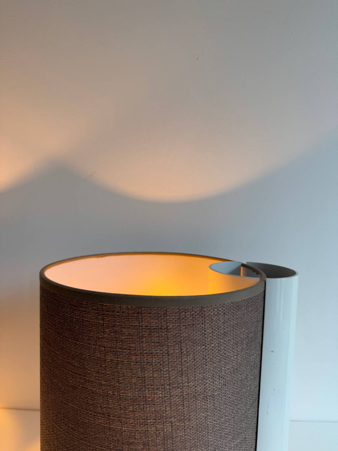 Pair of vintage table lamps, white and brown, “slim” by Gramigna for Quattrifolio, 1964 Italy