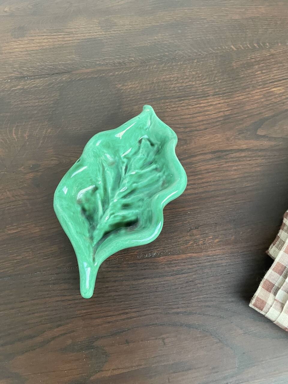 Plat feuille céramique verte