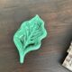 Plat feuille céramique verte