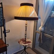 Lampadaire/table tripode italien en laiton et céramique années 1950