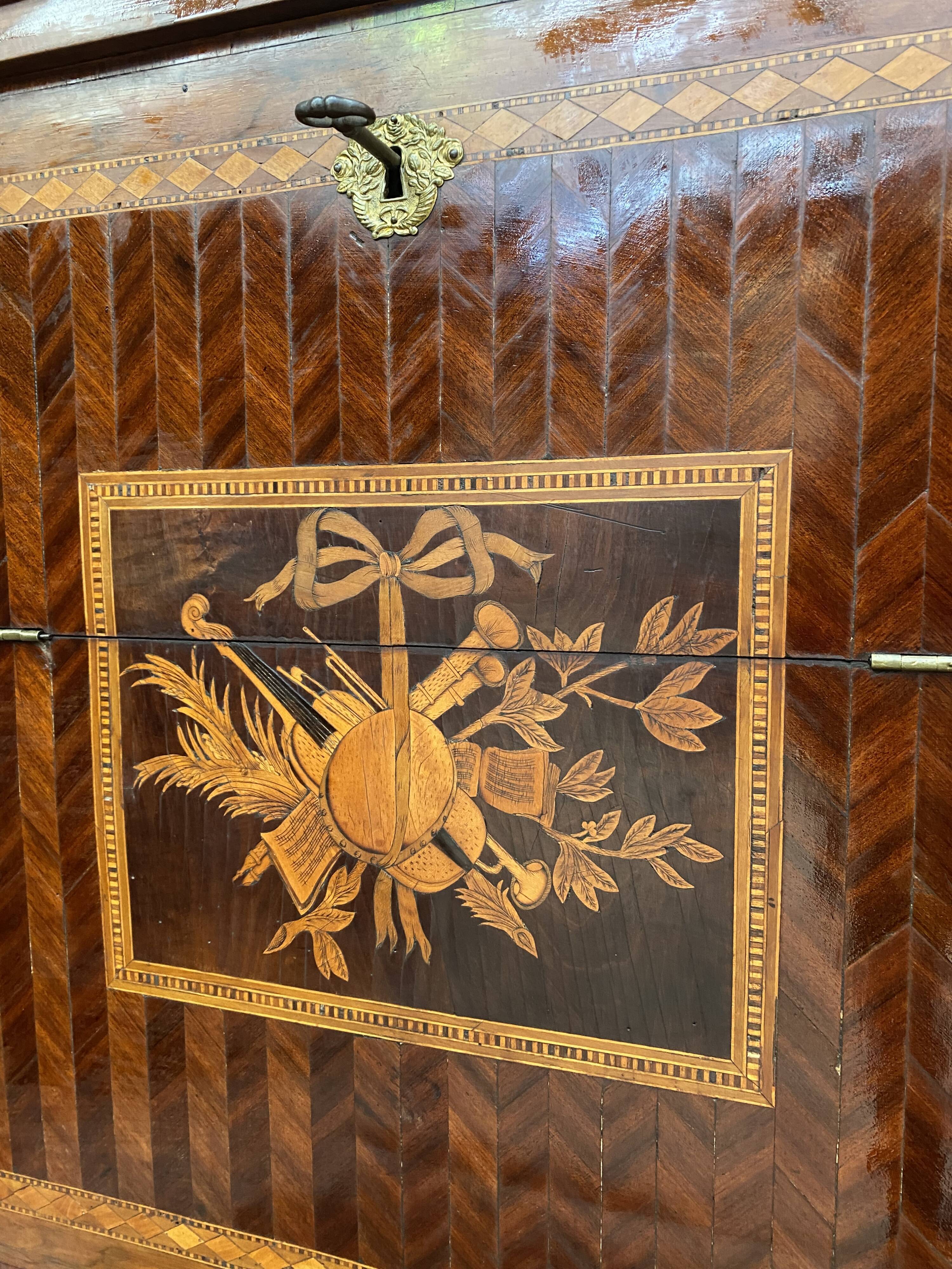 Secretary in veneer wood and walnut period transition xviii eme century