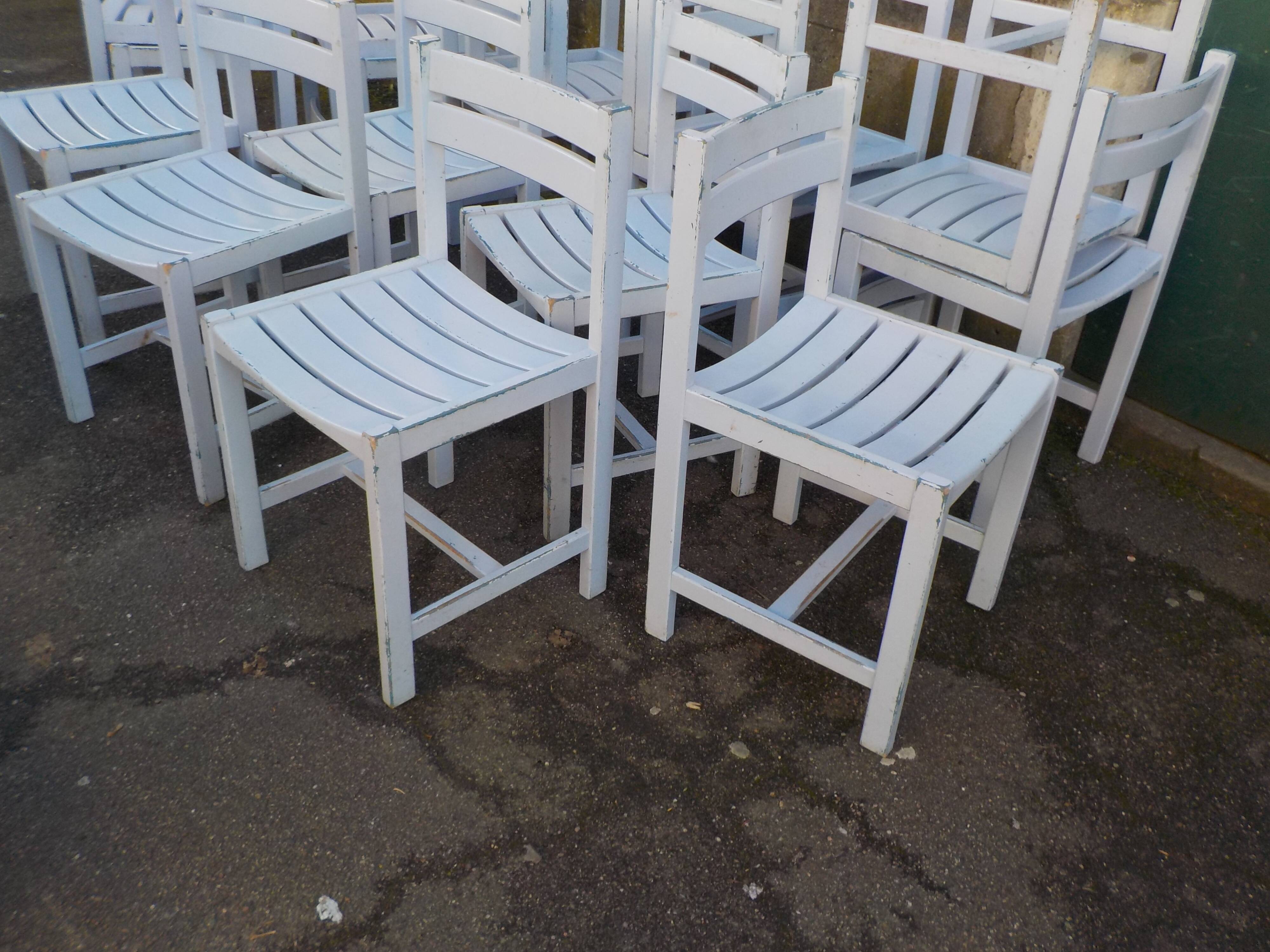 16 chaises en bois peinte lamelles jardin