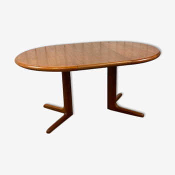 Table style scandinave