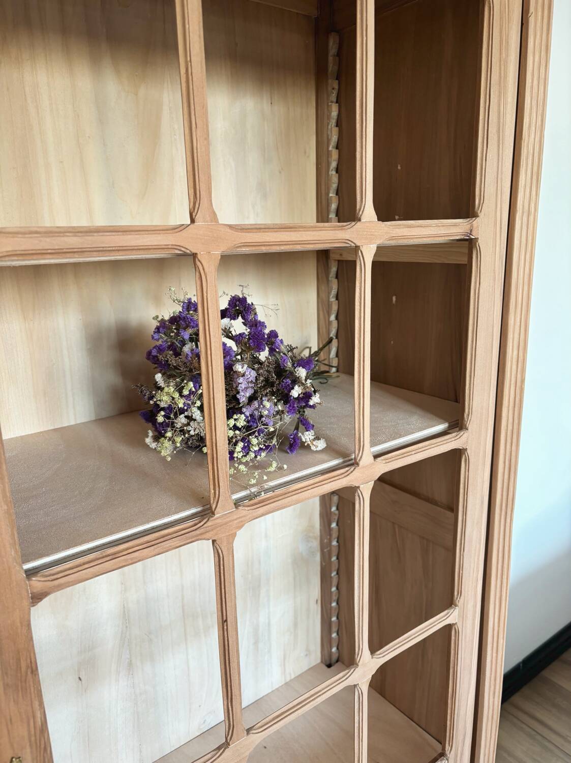 Old Parisian wardrobe solid wood ornaments