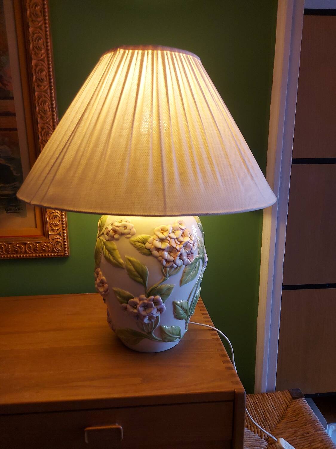 Slush lamp, hydrangea bouquet