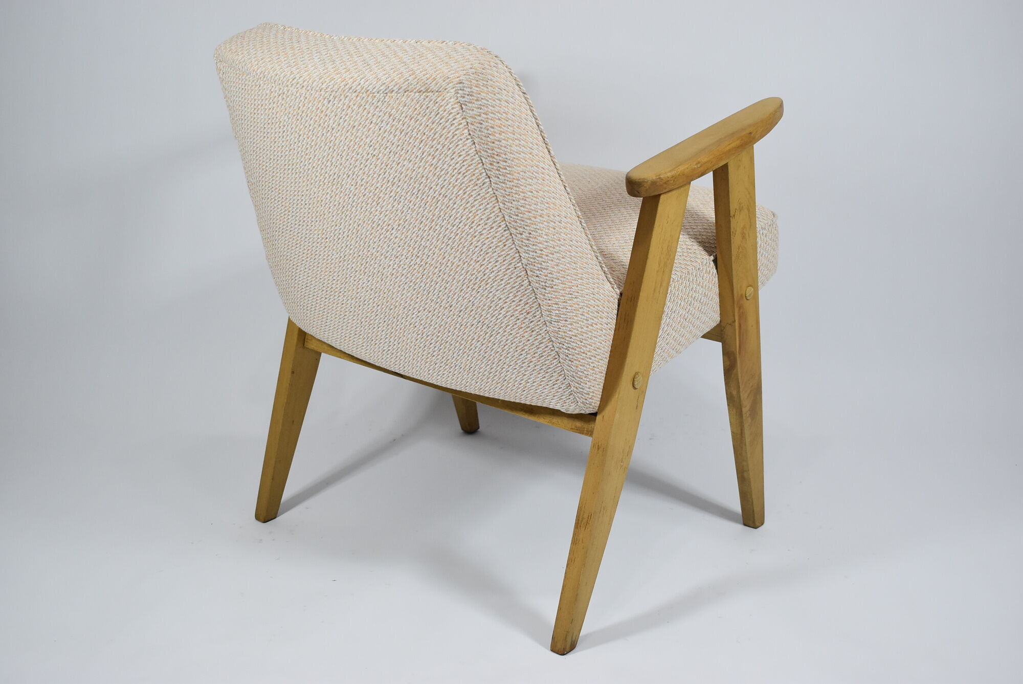 Fauteuil vintage 366 Pologne années 60 J. Chierowski, tissu beige