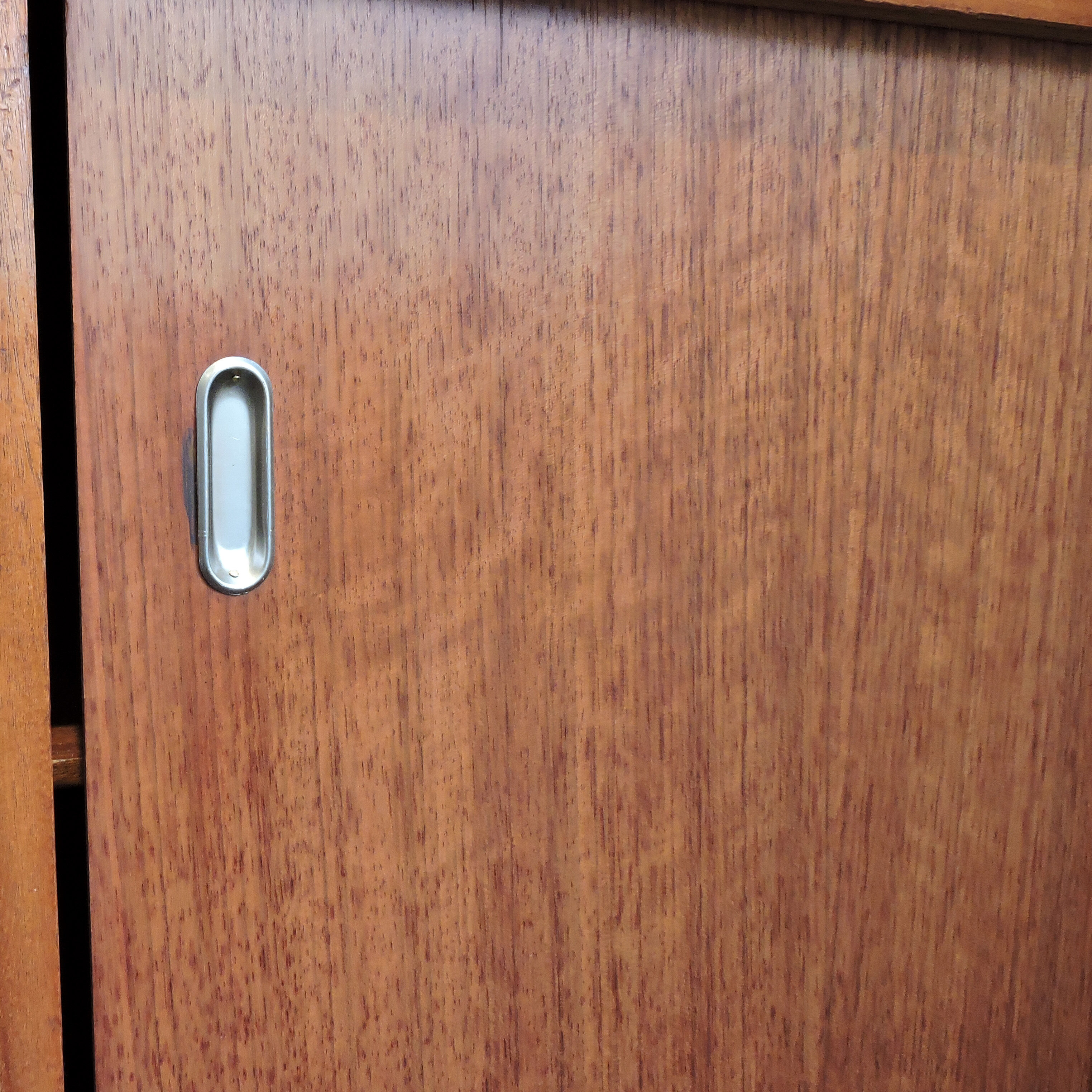 Two door afrormosia cabinet sideboard par Greaves & Thomas, 1960s