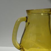 Pichet vintage en verre jaune