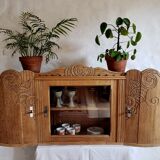 Art-deco wall showcase in raw oak