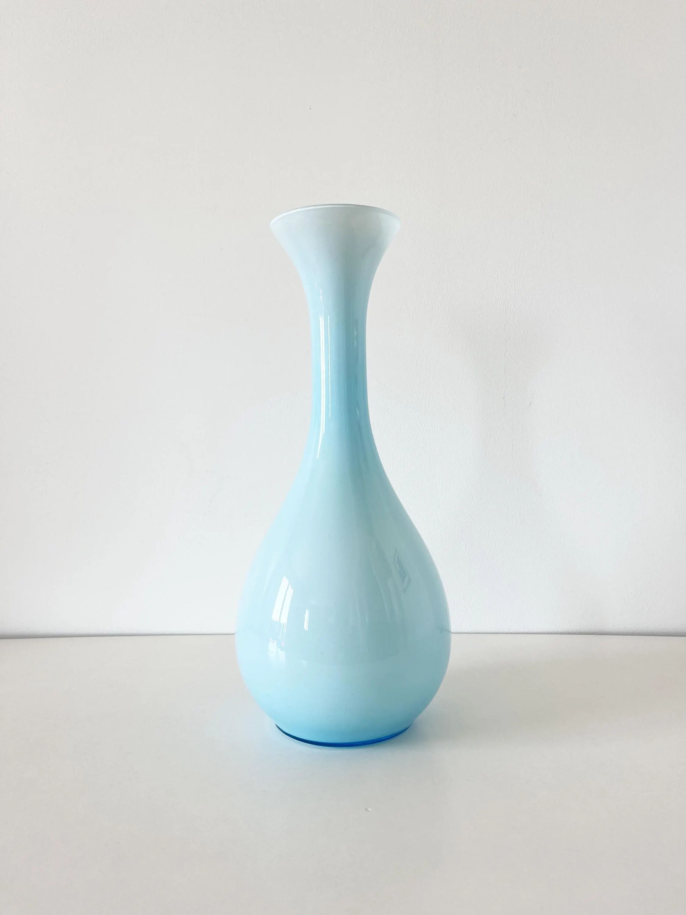 Large Italian vase in turquoise opaline from the 1960s.