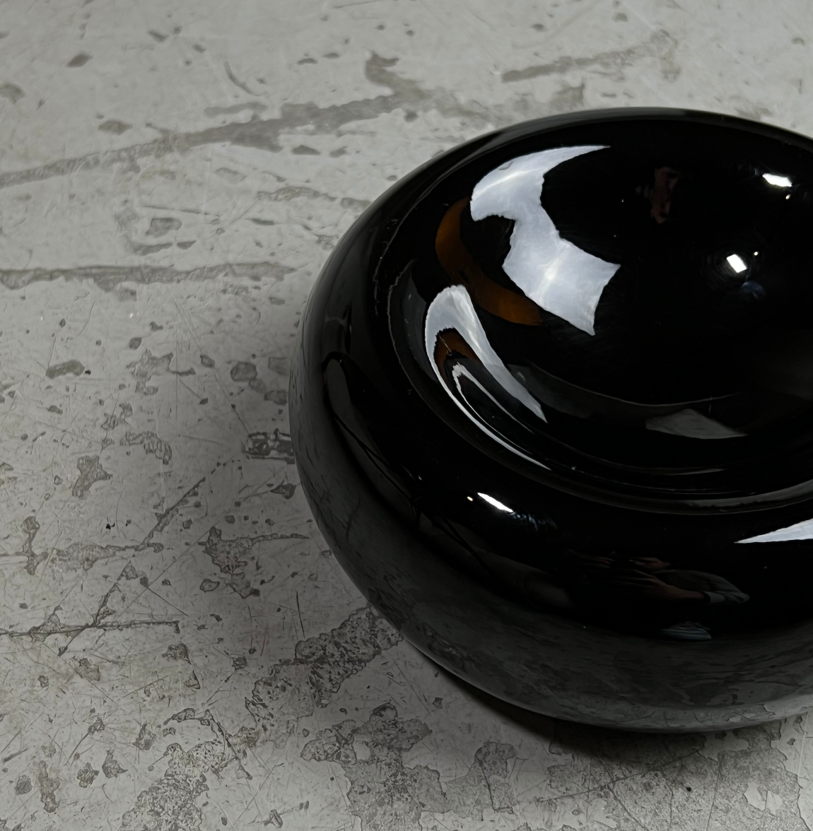 Ceramic ashtray of round shape of the 80s.