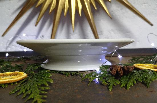 Presentation plate, pedestal