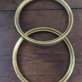 Round frames in gilded wood.