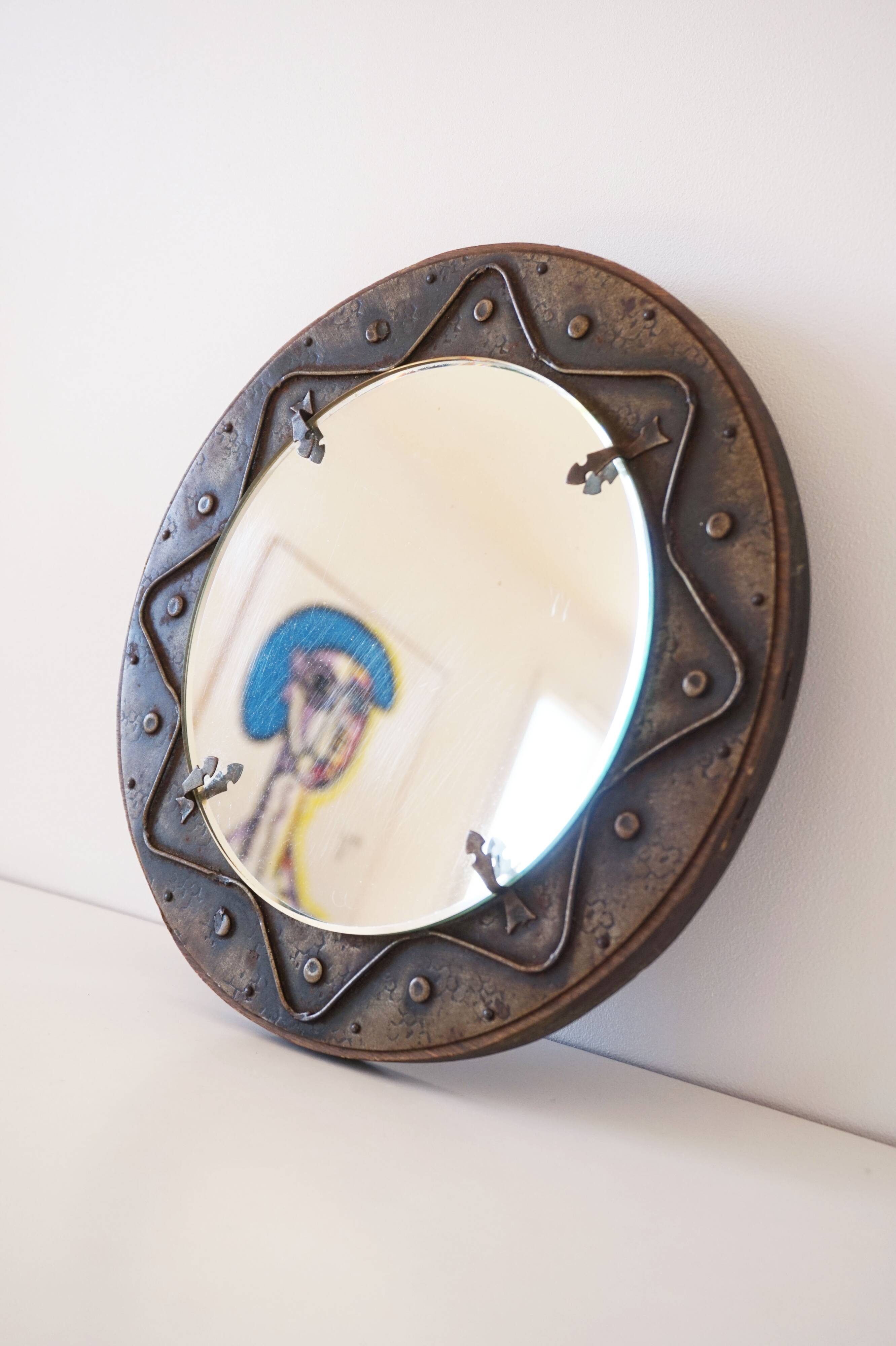 Decorative mirror in wood and gold metal