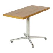 Table basse vintage avec plateau en bois et roulettes chromées, 90 cm
