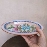 Plat ovale en céramique Signée