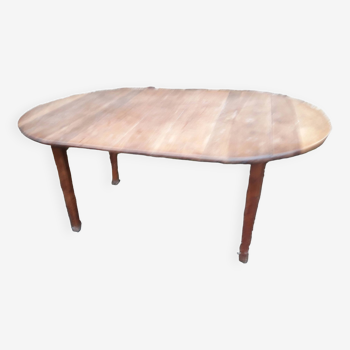Oval fruit wood farm table