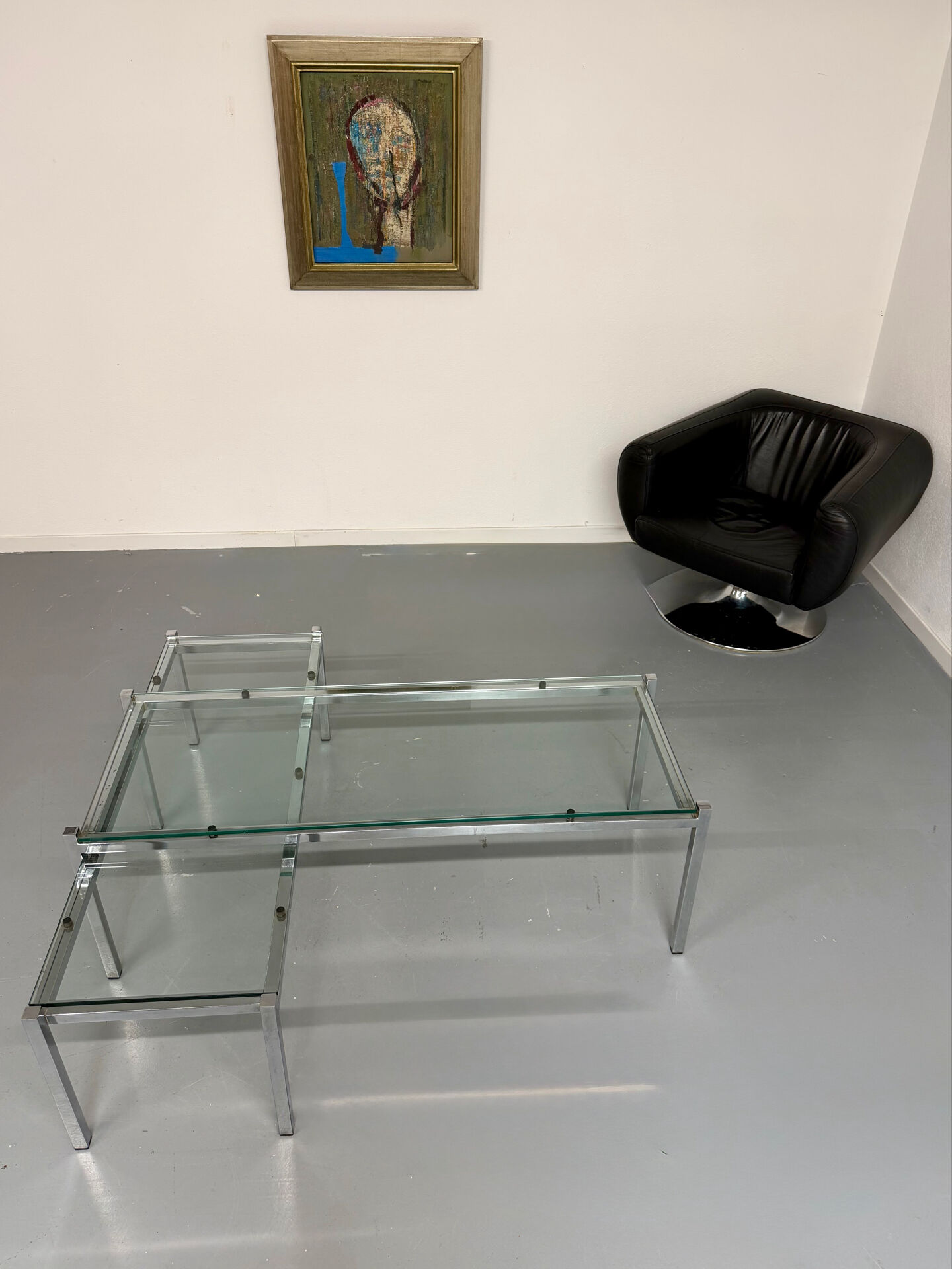2 large nesting coffee tables in chrome and glass, 1970s design.