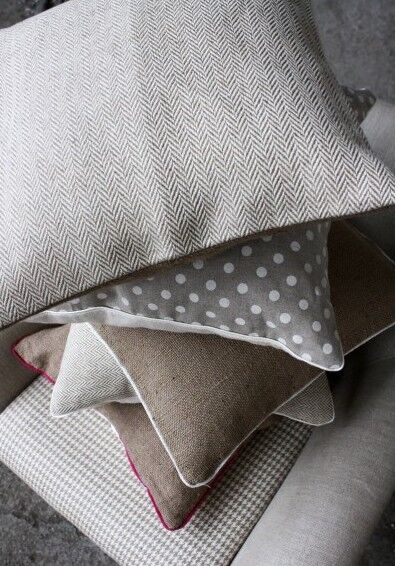 Cushion in linen white polka dots 40 x 40 cm