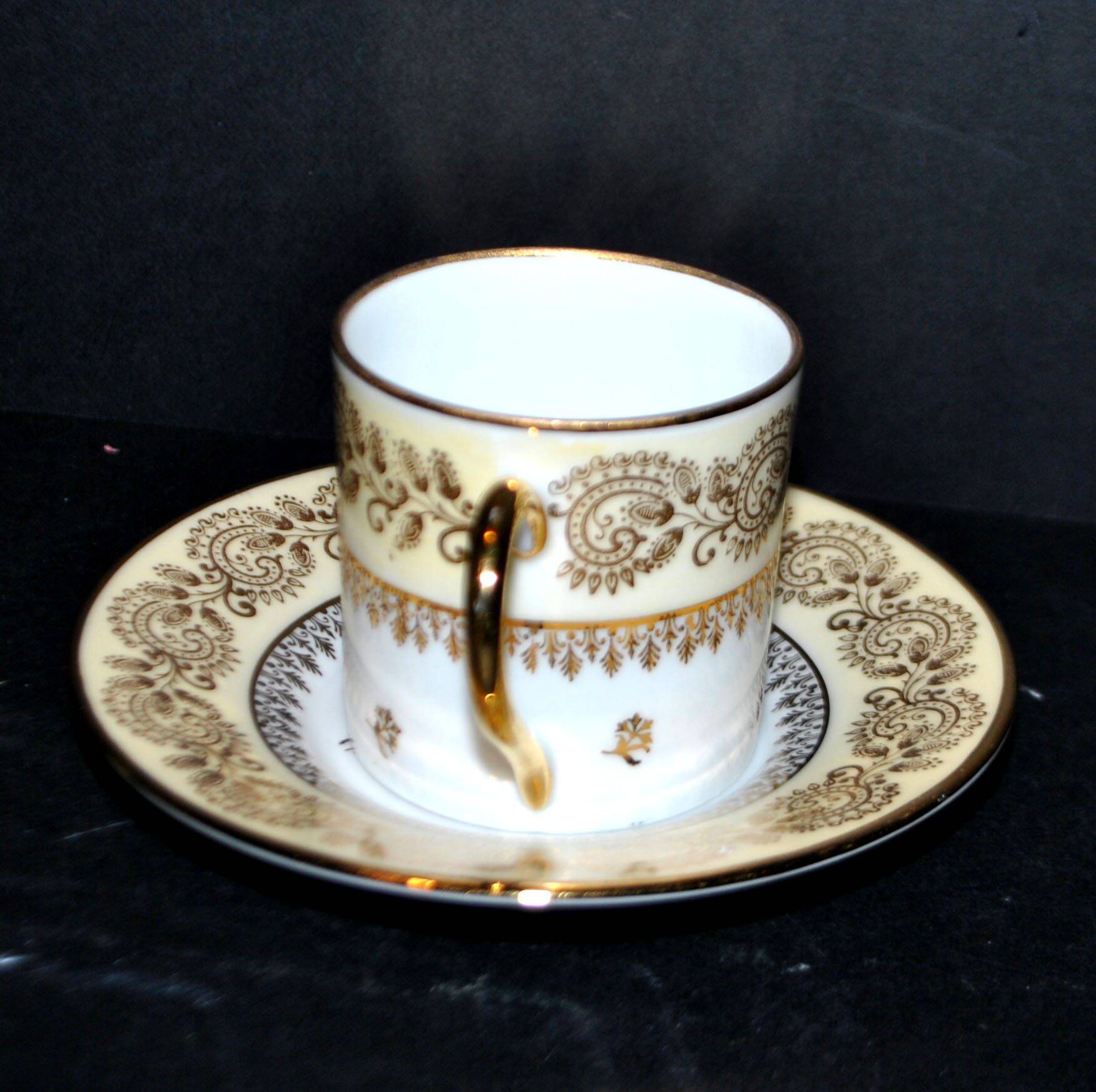 Limoges litre cup porcelain yellow and gold signed Porcelaine d’Art PP