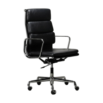 Chaise de bureau Charles & Ray Eames EA219 en chrome et cuir noir, Vitra