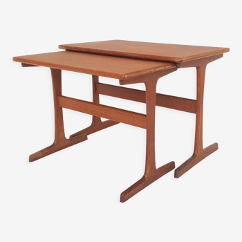 Scandinavian pull out tables