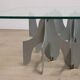 Table basse sculpturale minimaliste en métal et verre – 1970