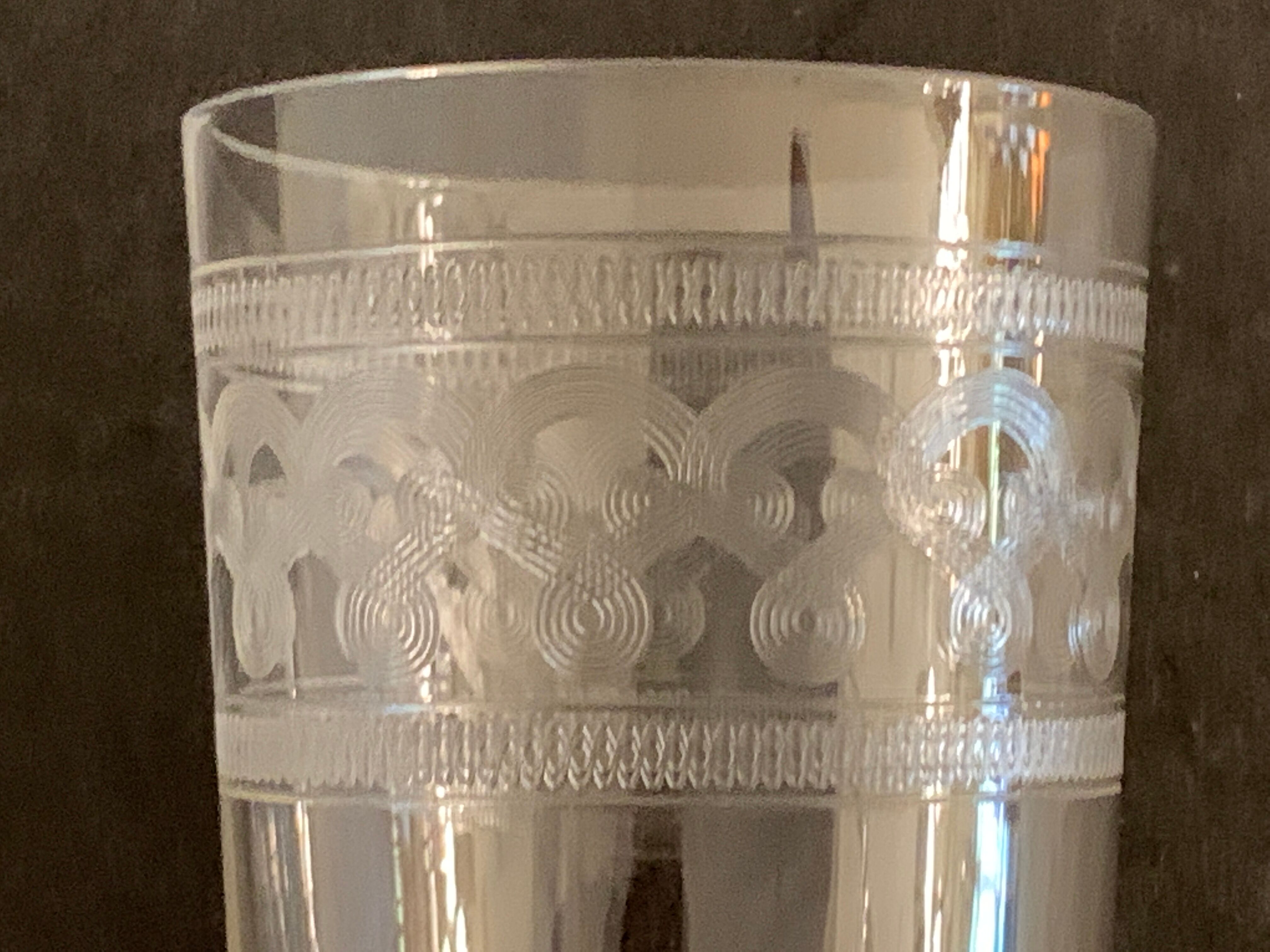 6 glasses on foot in engraved and blown crystal, height 12.5 cm