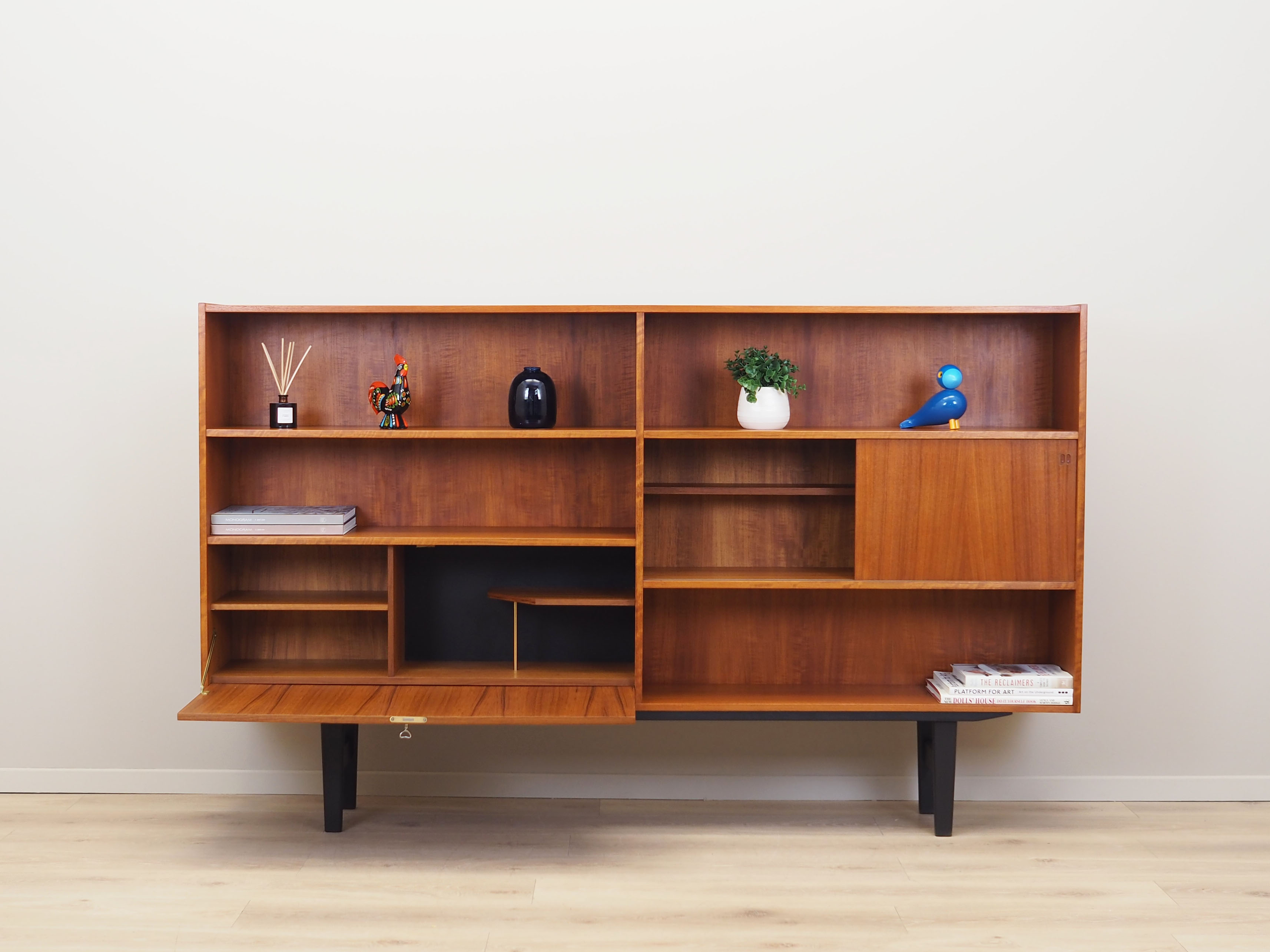 Bibliothèque en teck, design danois, années 1970, production: Danemark