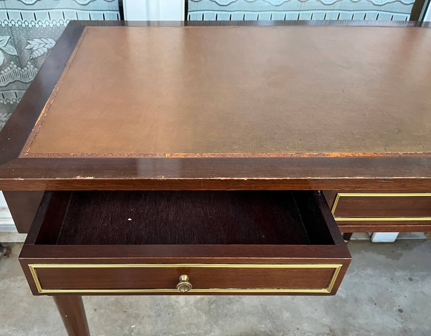 Petit bureau en bois