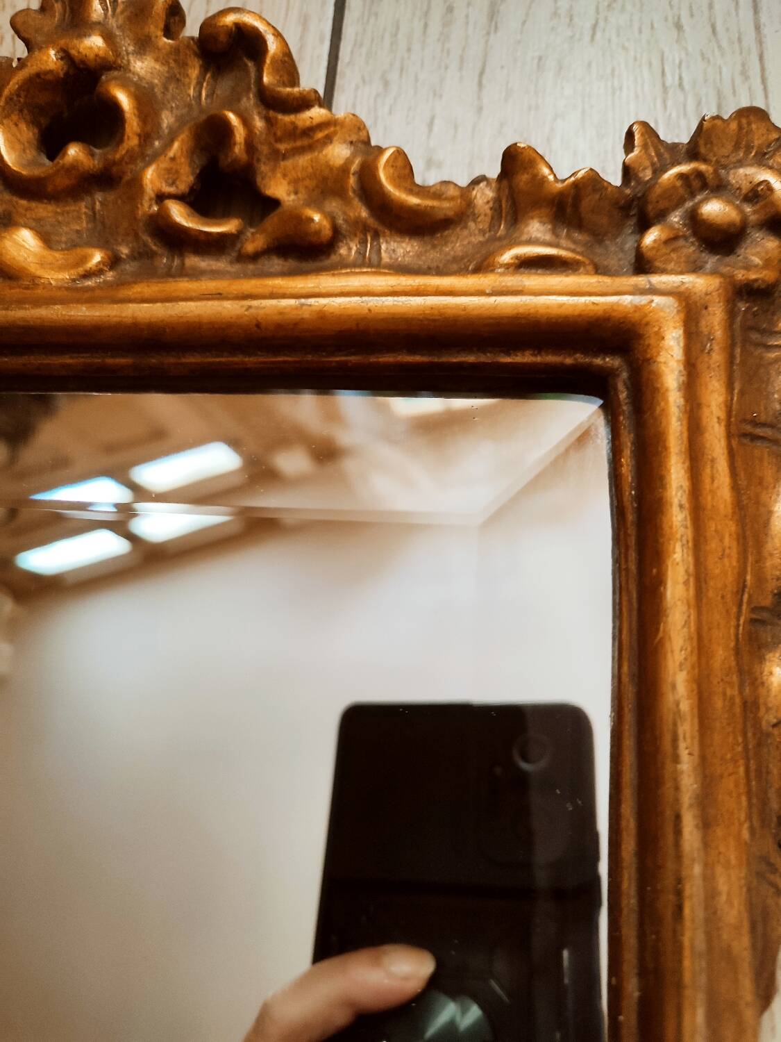 Miroir en stuc a bords biseautés