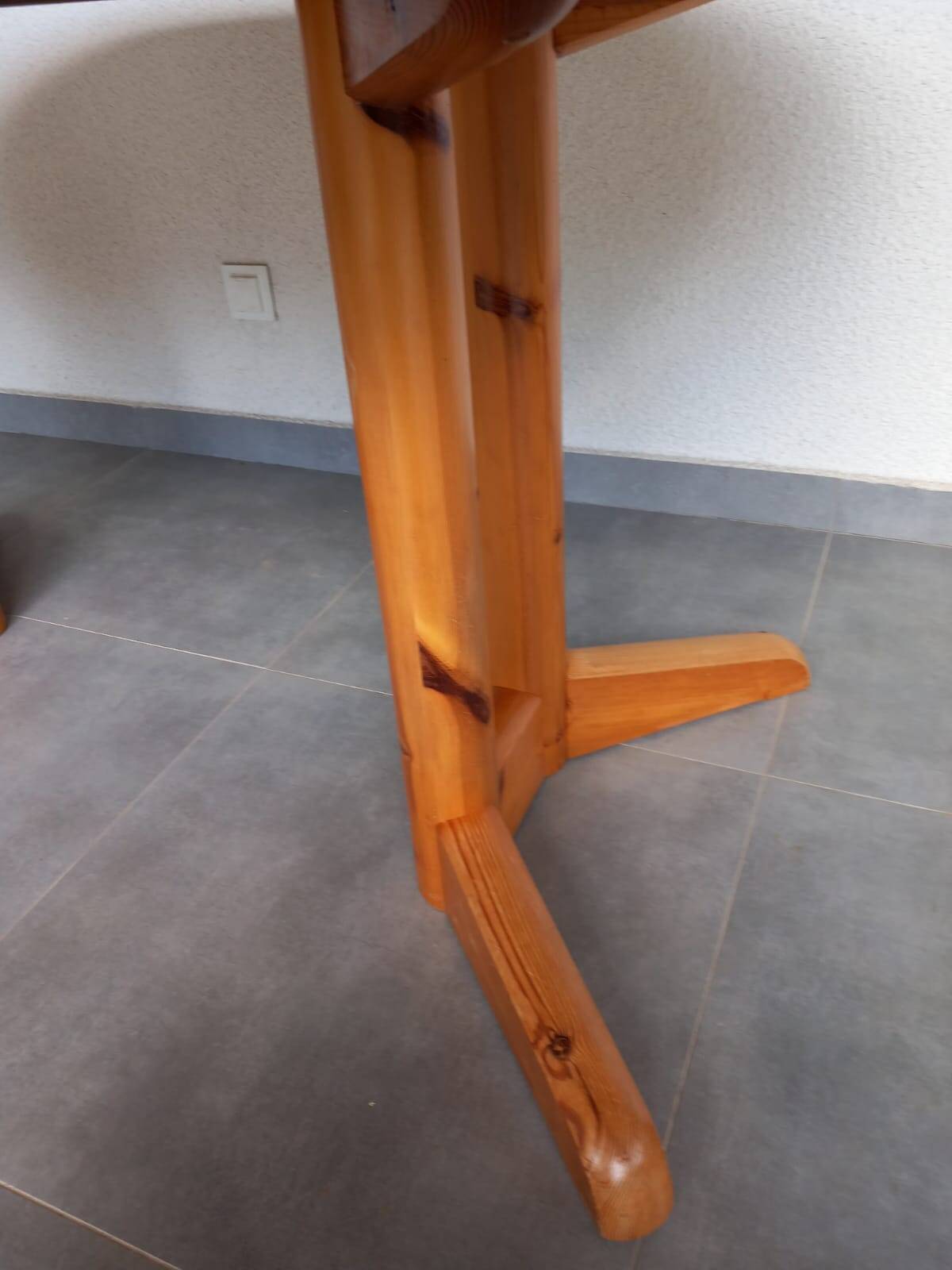 Round pine table, Denmark, 1980s