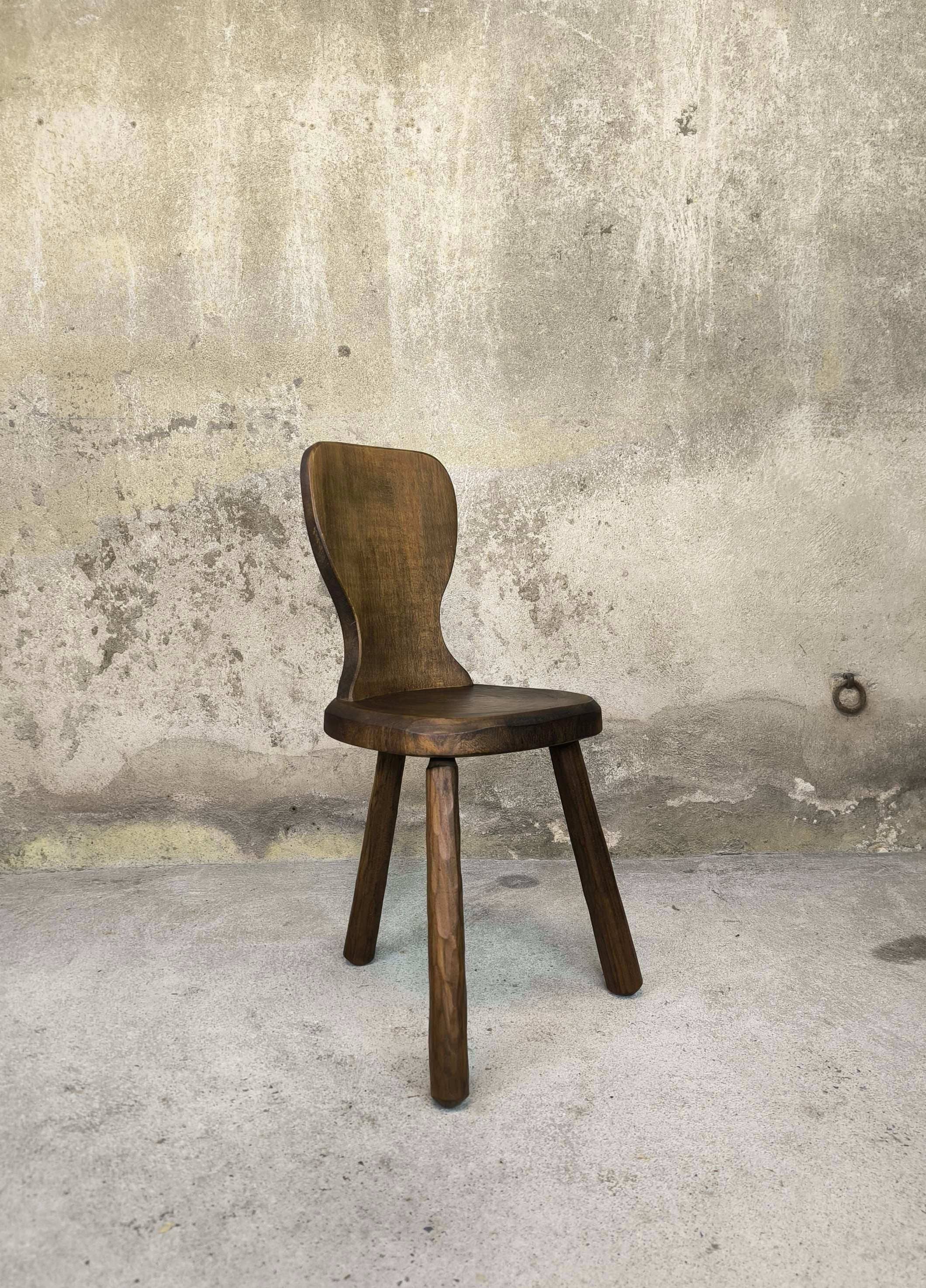 Vintage tripod chair made of solid wood.